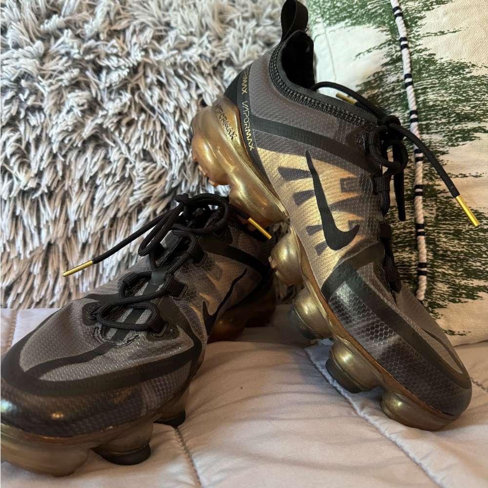 NIKE 2019 Limited Women’s Vapormax Sneakers Size 8 - Picture 2 of 6
